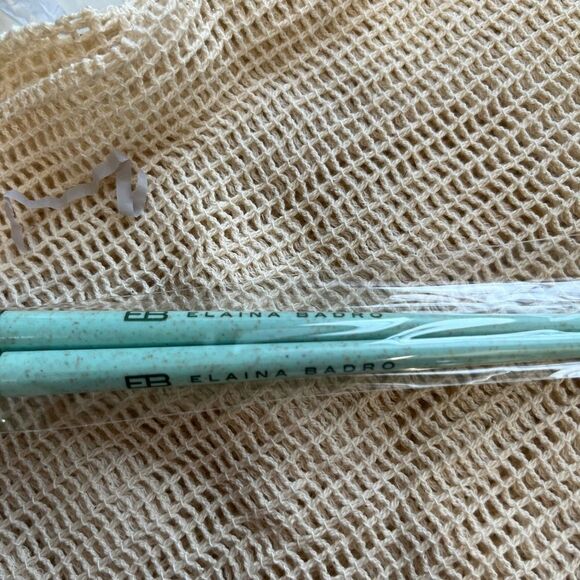 NEW Beauty Box Make-up Set Elaina Badro Duo Brush Set, Floss Eyeshadow, Lip Oil - Picture 3 of 4